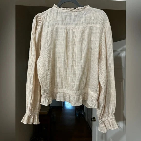 American Eagle Lace Beige Blouse - Picture 2 of 7